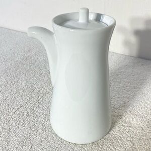Tundra White Ceramic Soy Sauce Dispenser Pourer